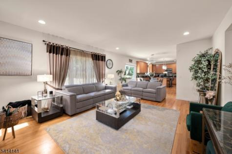 6 Jacob Way Lopatcong NJ 08865