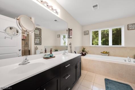 6 Jacob Way Lopatcong NJ 08865