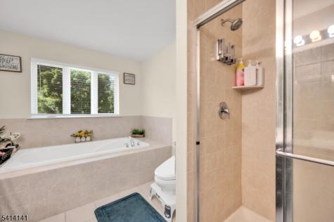 6 Jacob Way Lopatcong NJ 08865