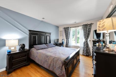 6 Jacob Way Lopatcong NJ 08865