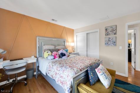 6 Jacob Way Lopatcong NJ 08865