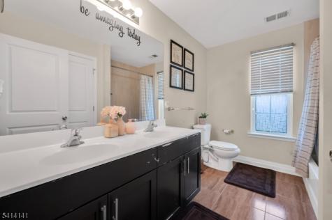 6 Jacob Way Lopatcong NJ 08865