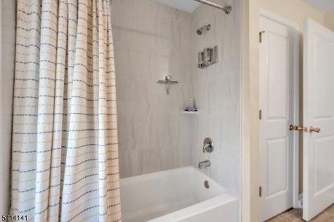 6 Jacob Way Lopatcong NJ 08865