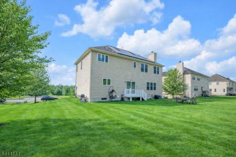 6 Jacob Way Lopatcong NJ 08865