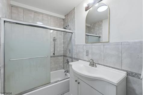 64 Willoughby Street Newark NJ 07112