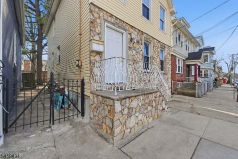64 Willoughby Street Newark NJ 07112