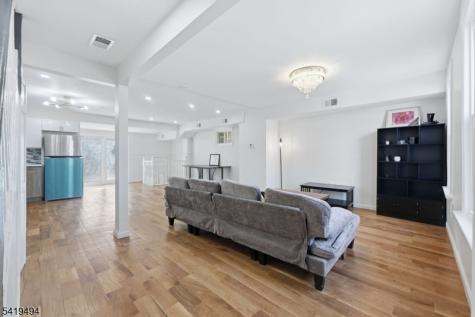 64 Willoughby Street Newark NJ 07112