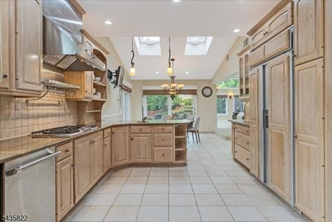 31 Forest Hills Way Cedar Grove NJ 07009
