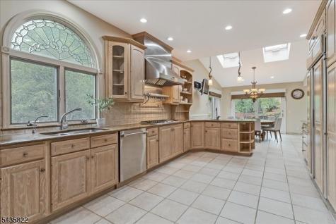 31 Forest Hills Way Cedar Grove NJ 07009