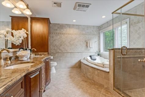 31 Forest Hills Way Cedar Grove NJ 07009