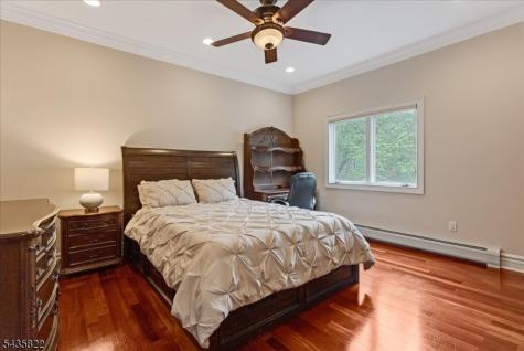 31 Forest Hills Way Cedar Grove NJ 07009