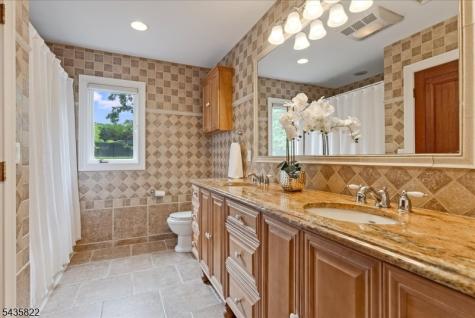 31 Forest Hills Way Cedar Grove NJ 07009