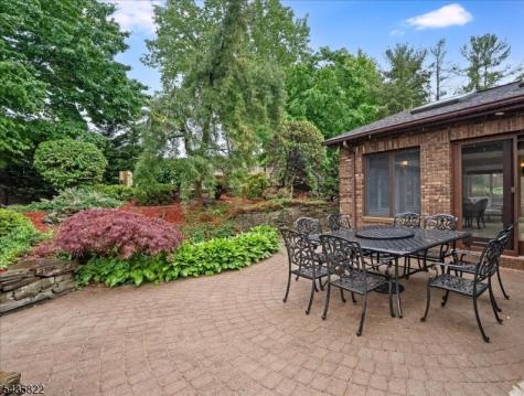 31 Forest Hills Way Cedar Grove NJ 07009