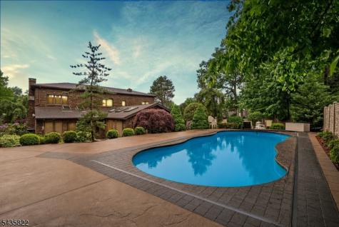 31 Forest Hills Way Cedar Grove NJ 07009