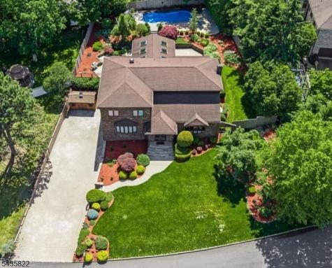 31 Forest Hills Way Cedar Grove NJ 07009