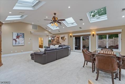 31 Forest Hills Way Cedar Grove NJ 07009