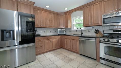 42 Stirling Lane Wayne NJ 07470