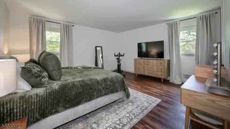 42 Stirling Lane Wayne NJ 07470