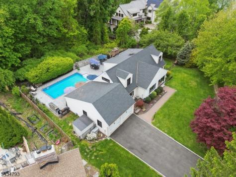 11 Auriemma Court Roxbury NJ 07850