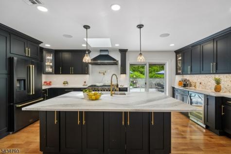 11 Auriemma Court Roxbury NJ 07850