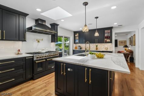 11 Auriemma Court Roxbury NJ 07850
