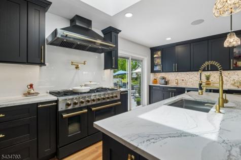 11 Auriemma Court Roxbury NJ 07850