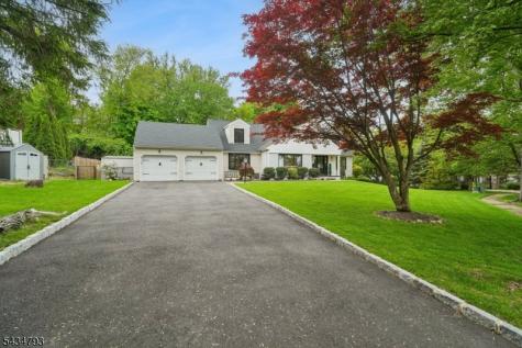 11 Auriemma Court Roxbury NJ 07850
