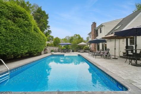 11 Auriemma Court Roxbury NJ 07850
