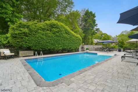 11 Auriemma Court Roxbury NJ 07850