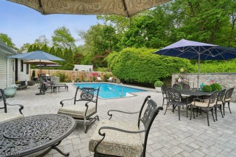 11 Auriemma Court Roxbury NJ 07850
