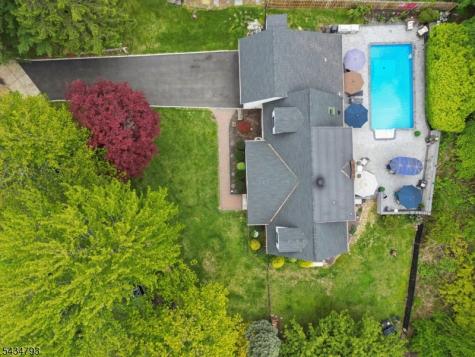 11 Auriemma Court Roxbury NJ 07850