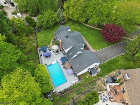 11 Auriemma Court Roxbury NJ 07850