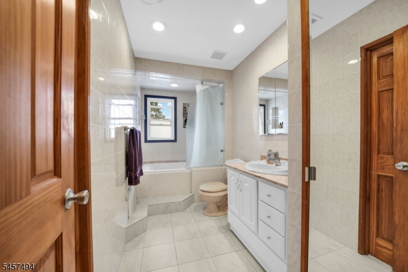 2574 Allen Avenue Union NJ 07083