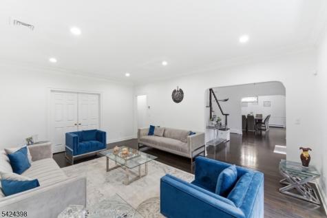 8 Danielle Drive Wayne NJ 07470