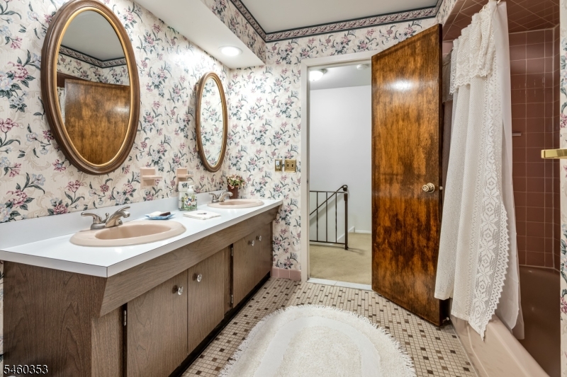 3 Bridle Lane Mount Olive NJ 07828