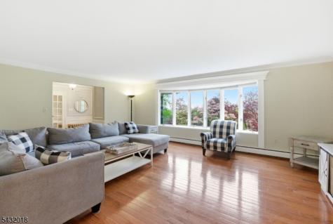 15 Sunrise Circle Clinton NJ 08809