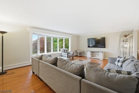 15 Sunrise Circle Clinton NJ 08809