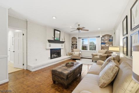 15 Sunrise Circle Clinton NJ 08809