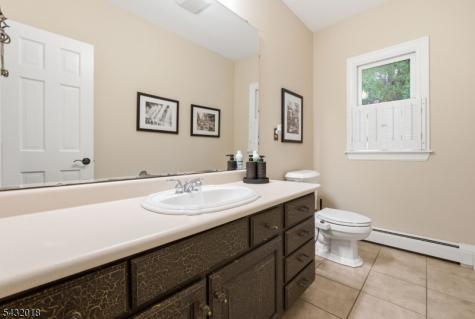 15 Sunrise Circle Clinton NJ 08809