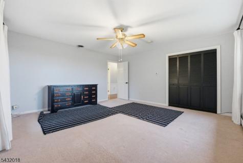 15 Sunrise Circle Clinton NJ 08809