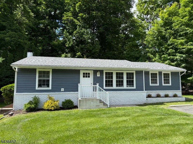 68 Dupont Avenue Hopatcong NJ 07843