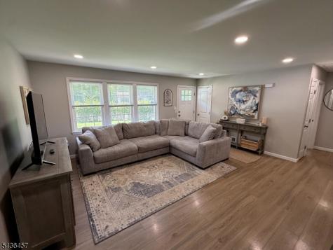 68 Dupont Avenue Hopatcong NJ 07843