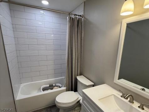 68 Dupont Avenue Hopatcong NJ 07843