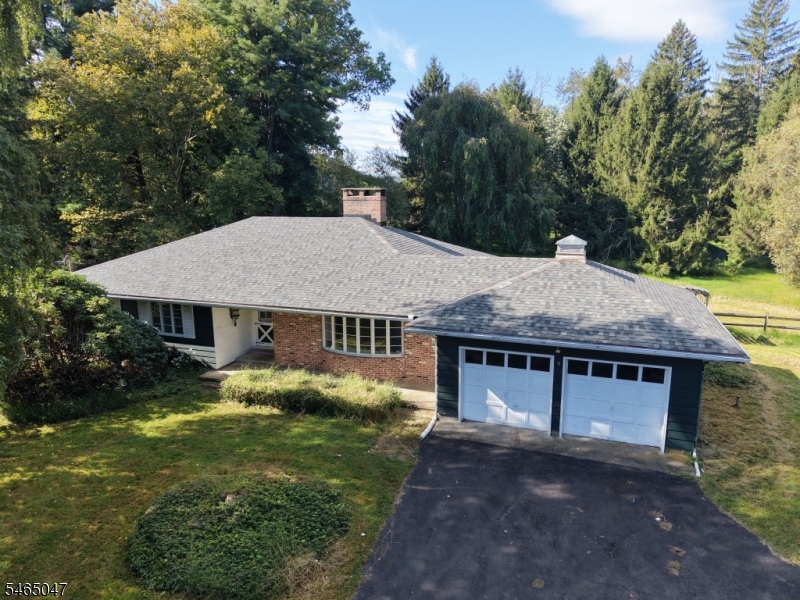 9 Brantwood Estates Mansfield NJ 07840