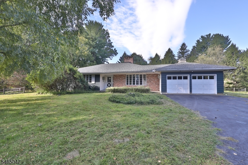 9 Brantwood Estates Mansfield NJ 07840