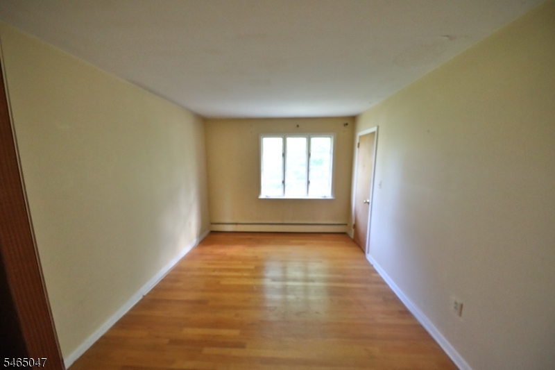 9 Brantwood Estates Mansfield NJ 07840
