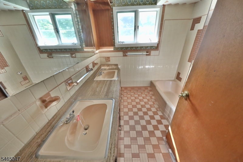 9 Brantwood Estates Mansfield NJ 07840
