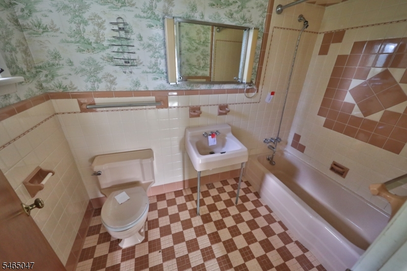 9 Brantwood Estates Mansfield NJ 07840