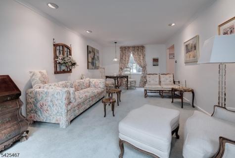 27 Longacre Drive Livingston NJ 07039