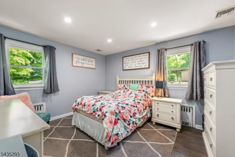16 Sioux Trail Denville NJ 07834